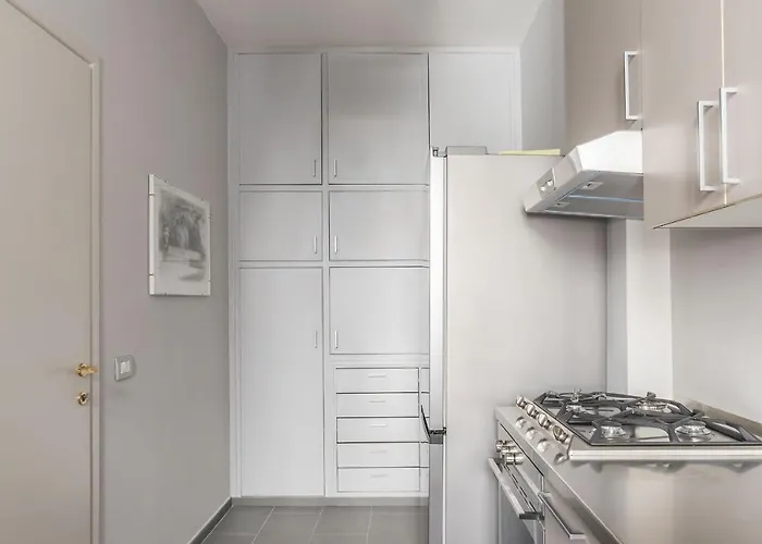 Casa Pace, A Burghesius Roma
